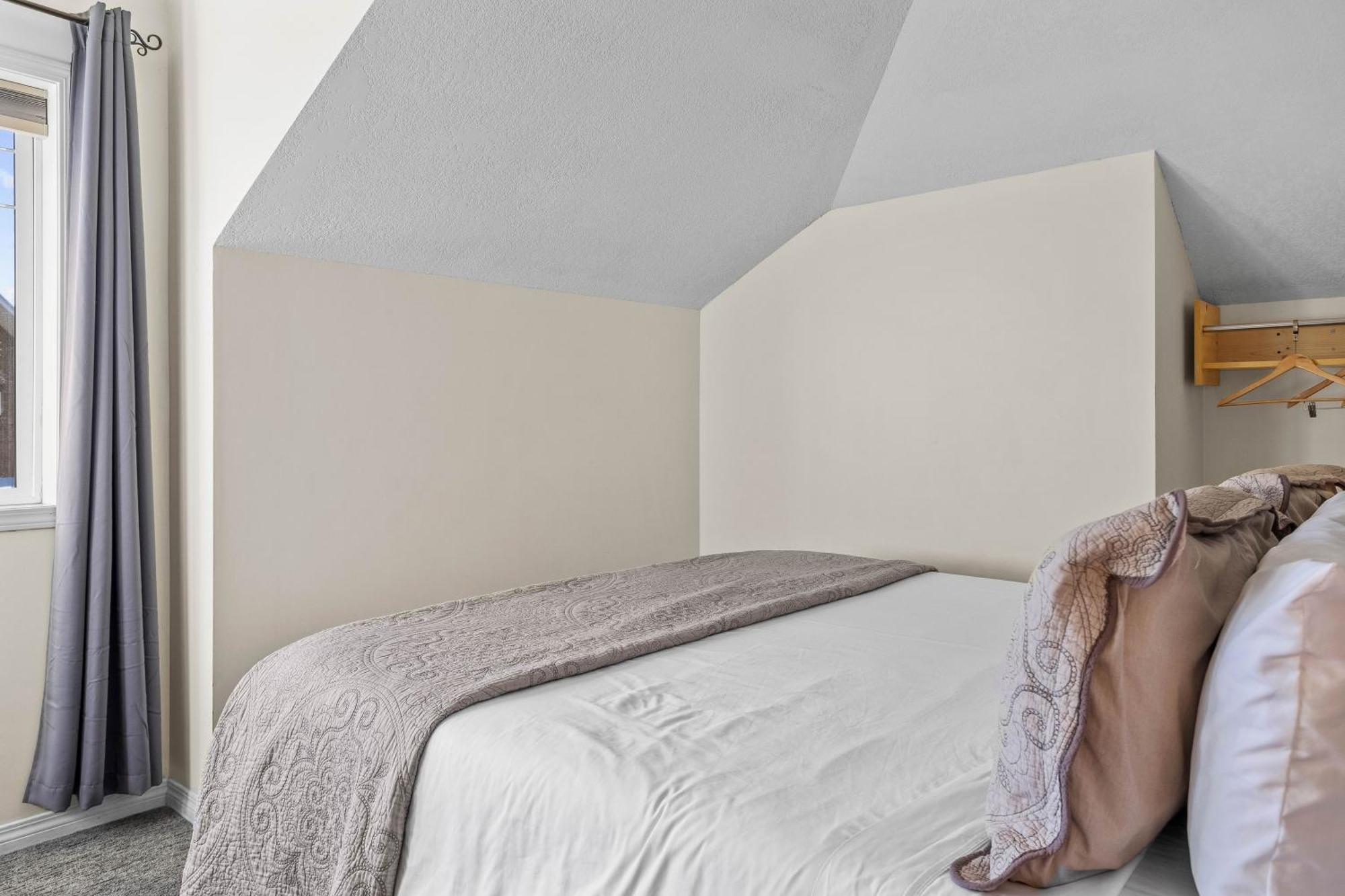 캔모어 B212 Hot Tub, Ac X3, Parking, 2 Min To Banff Gate 아파트 외부 사진